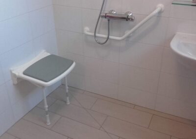 Salle de bains pour personnes à mobilité réduite