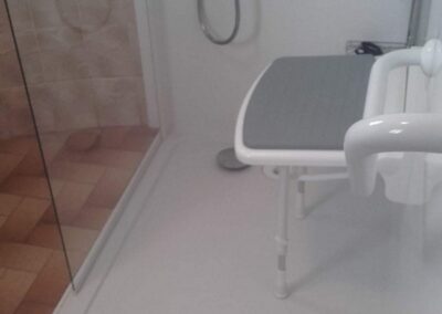 Salle de bains pour personnes à mobilité réduite