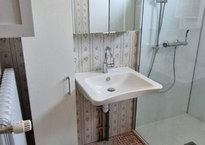 Salle de bains pour personnes à mobilité réduite